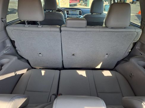 Used 2018 Toyota Highlander XLE AWD/4WD image 20