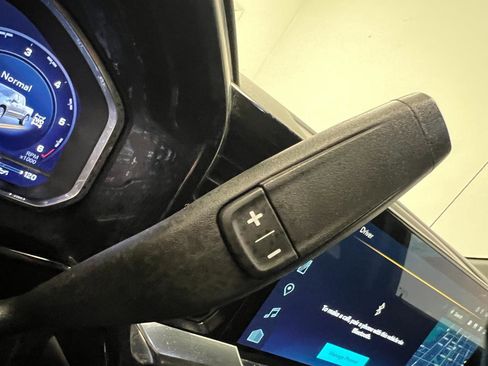 Used 2025 Chevrolet Silverado 1500 LT image 37