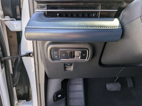Used 2025 Lincoln Nautilus Reserve AWD/4WD image 27