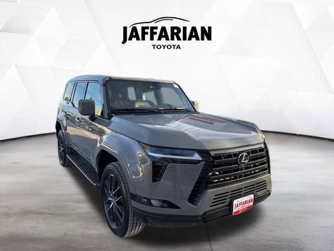 Used 2025 Lexus GX 550 image 3