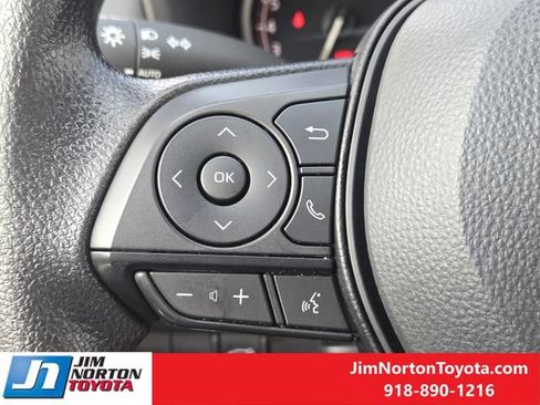 Used 2025 Toyota RAV4 XLE FWD image 30