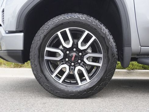 Used 2024 GMC Sierra 1500 AT4 w/ Technology Package AWD/4WD image 33