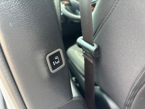 Used 2023 Chrysler Pacifica Touring FWD image 30