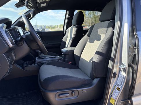 Used 2022 Toyota Tacoma TRD Off-Road AWD/4WD image 27