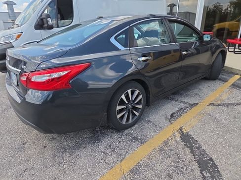 Used 2016 Nissan Altima 2.5 SV FWD image 12