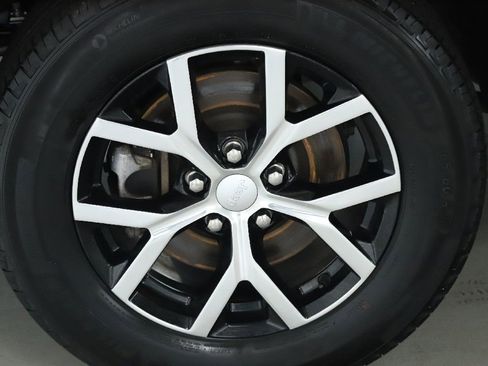 Used 2024 Jeep Grand Cherokee L Limited w/ Luxury Tech Group II image 12