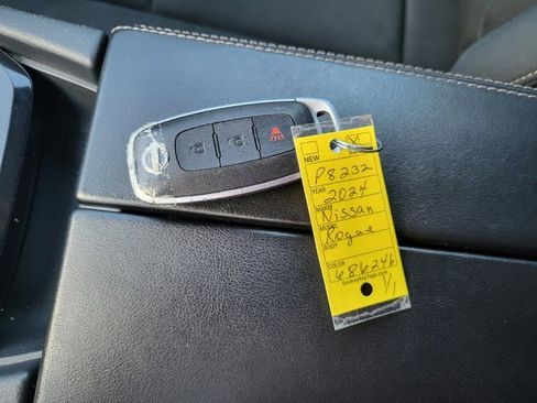 Used 2024 Nissan Rogue S image 24