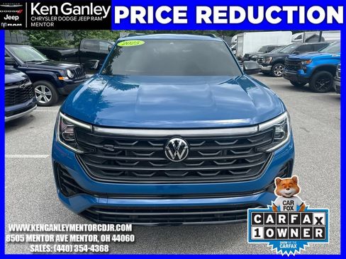 Used 2025 Volkswagen Atlas Cross Sport SEL R-Line AWD/4WD image 2