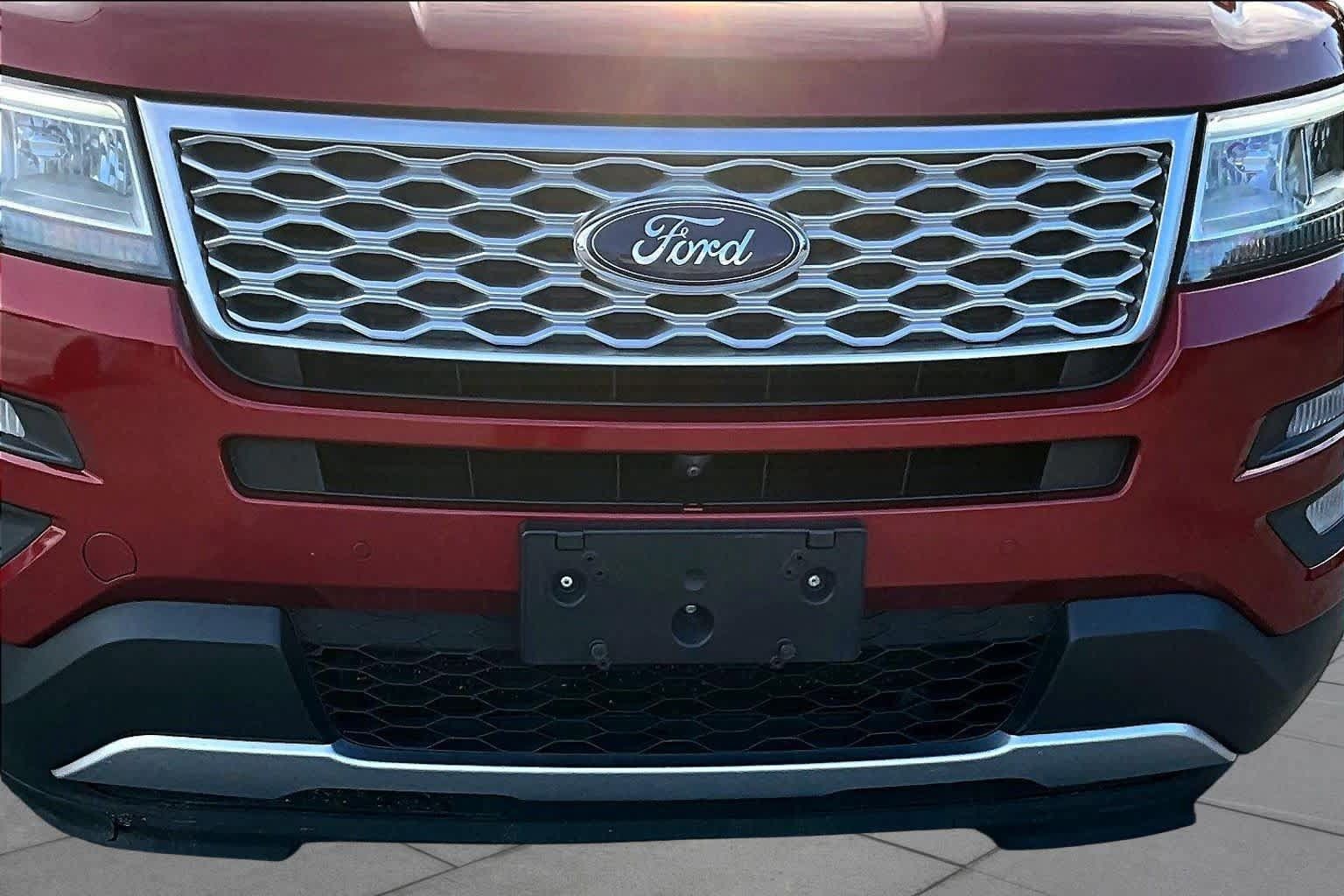 Used 2017 Ford Explorer Platinum AWD/4WD image 30