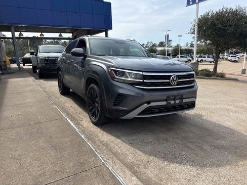 Used 2021 Volkswagen Atlas Cross Sport SE w/ Panoramic Sunroof Package image 2