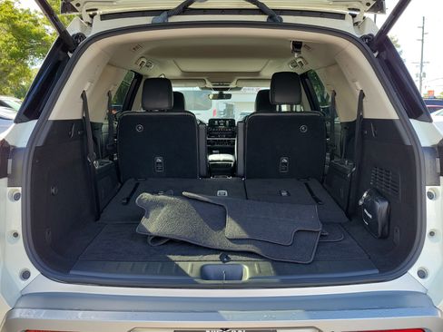 Certified 2024 Nissan Pathfinder SL w/ SL Premium Package FWD image 8