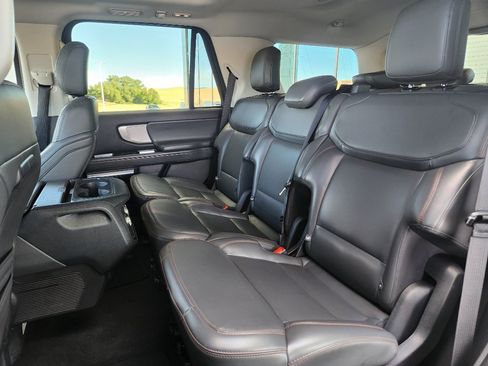 Used 2025 Ford Expedition Active AWD/4WD image 18