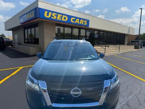 Used 2023 Nissan Pathfinder SL AWD/4WD image 1