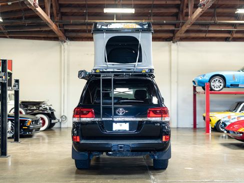 Used 2019 Toyota Land Cruiser image 12