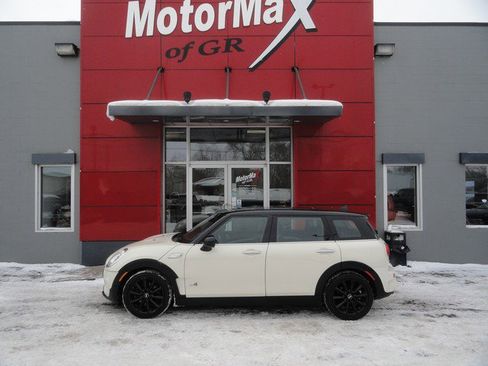 Used 2017 MINI Cooper Clubman S image 2