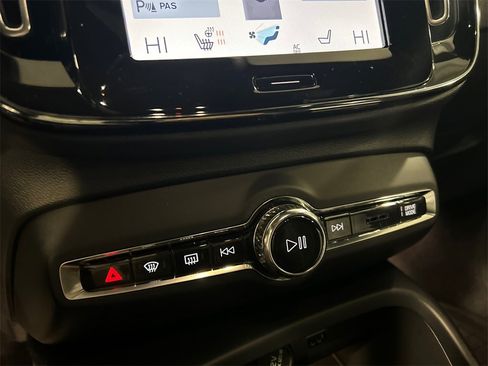 Used 2022 Volvo XC40 T5 R-Design w/ Advanced Package image 18