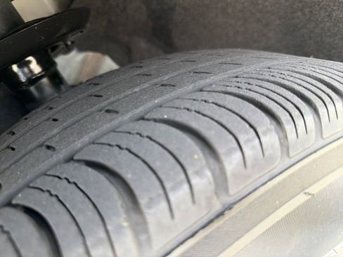 Used 2023 Chrysler Pacifica Touring-L FWD image 10