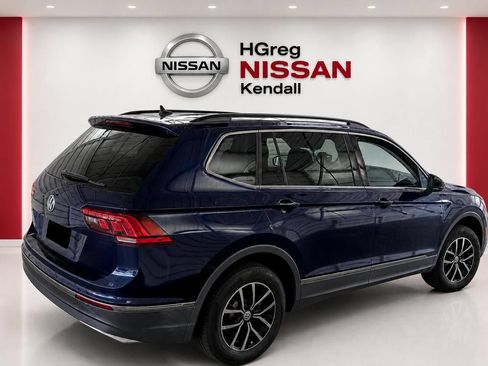 Used 2021 Volkswagen Tiguan SE w/ Panoramic Sunroof Package FWD image 4