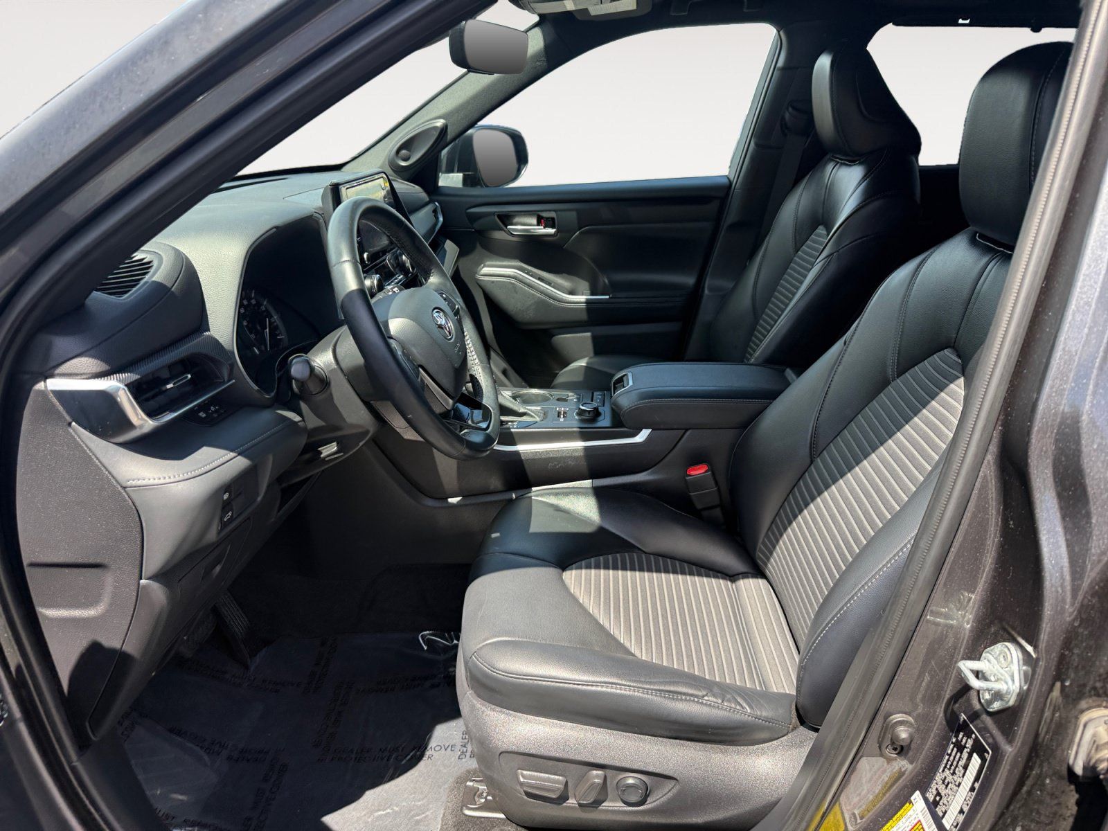 Used 2021 Toyota Highlander XSE AWD/4WD image 10