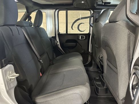 Used 2024 Jeep Wrangler Unlimited AWD/4WD image 19
