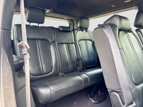 Used 2024 Jeep Wagoneer Series II w/ Flexible Seating Group RWD image 28