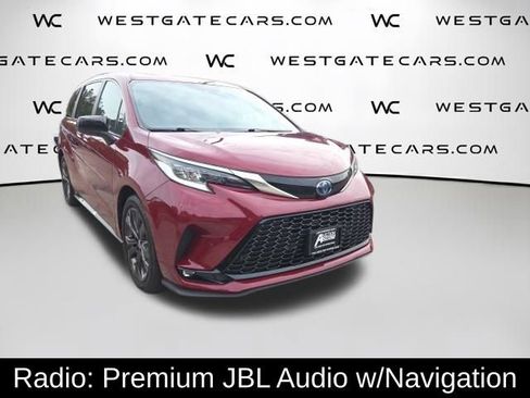 Used 2023 Toyota Sienna XSE w/ XSE Plus Package FWD image 4