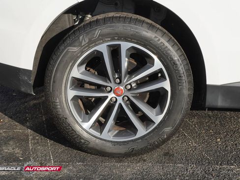 Used 2019 Jaguar F-PACE Premium image 11