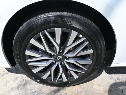 Used 2025 Nissan Altima 2.5 SV FWD image 10