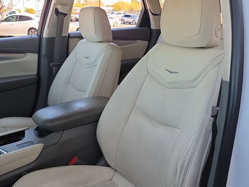 Used 2017 Cadillac XT5 Luxury w/ Driver Awareness Package image 15