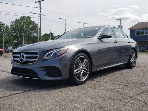 Used 2020 Mercedes-Benz E 350 4MATIC Sedan image 4