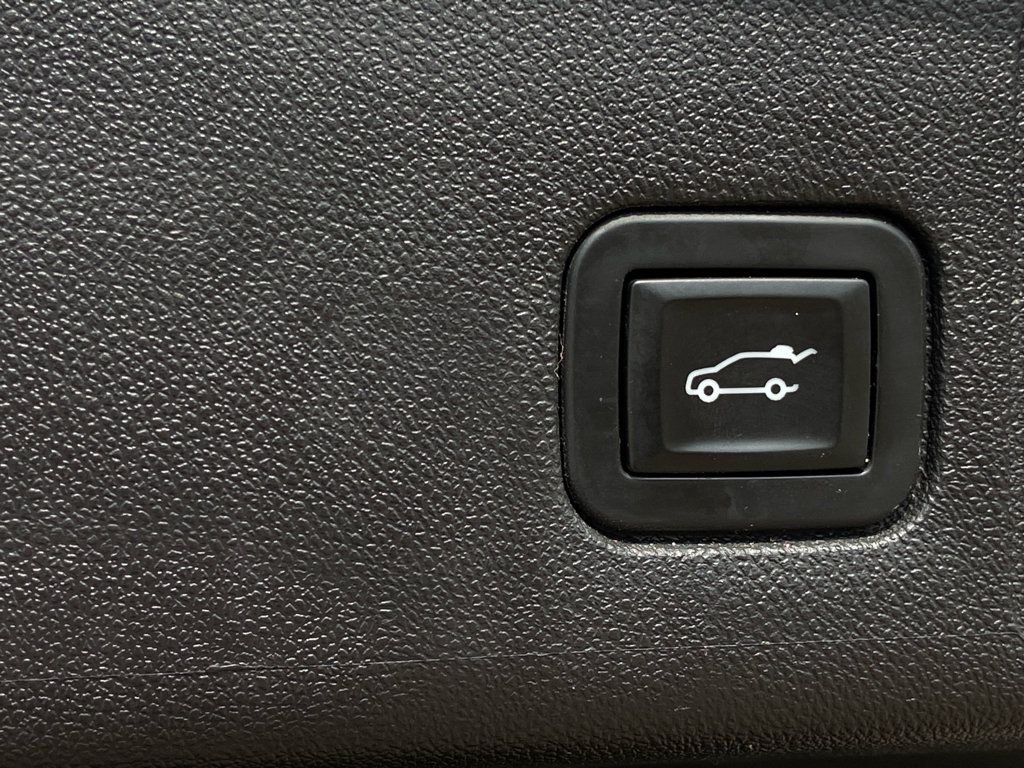 Used 2019 GMC Terrain Denali w/ Comfort Package AWD/4WD image 13