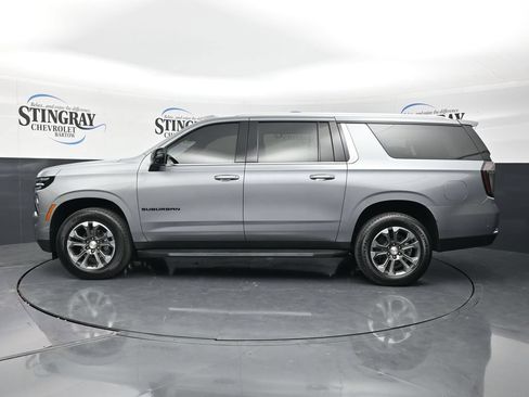 Used 2026 Chevrolet Suburban LT w/ Comfort Package RWD image 5
