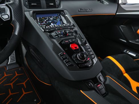 Used 2020 Lamborghini Aventador SVJ image 35