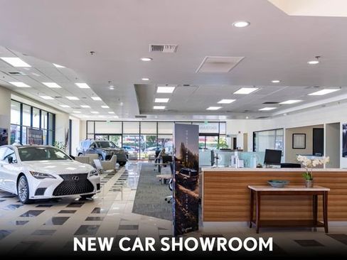 Used 2023 Lexus RZ 450e Premium w/ Accessory Package (Z1) image 34