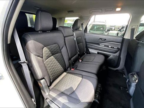 Certified 2024 Nissan Pathfinder SV FWD image 20