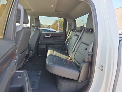 Used 2024 GMC Sierra 1500 SLT image 17