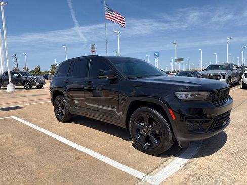 Used 2023 Jeep Grand Cherokee Altitude AWD/4WD image 28