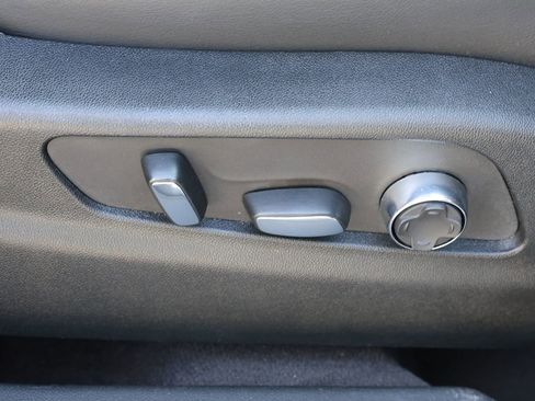 Used 2025 Cadillac XT4 Premium Luxury FWD image 23
