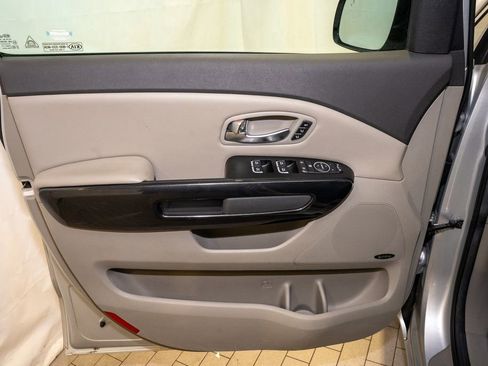 Used 2015 Kia Sedona SX image 12