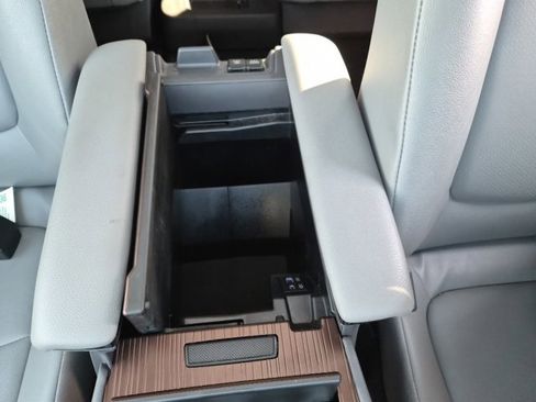 Used 2023 Toyota Sienna XLE image 24