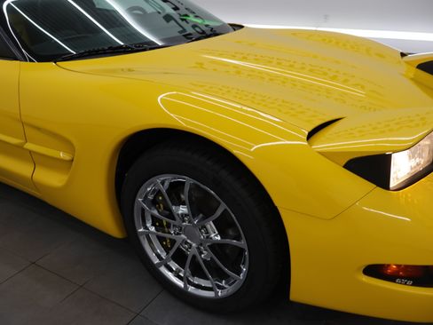Used 2000 Chevrolet Corvette Convertible w/ Memory Pkg RWD image 18
