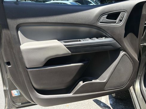 Used 2018 Chevrolet Colorado W/T w/ WT Convenience Package RWD image 16