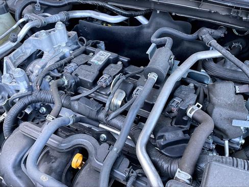 Used 2025 Nissan Kicks SR FWD image 33