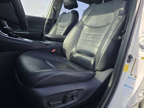 Used 2022 Toyota RAV4 XLE Premium image 24