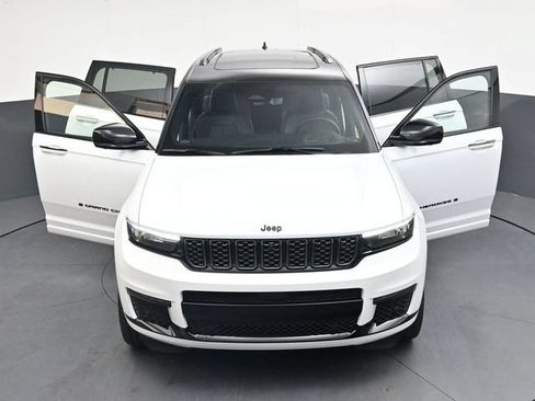 Used 2025 Jeep Grand Cherokee L Summit AWD/4WD image 42