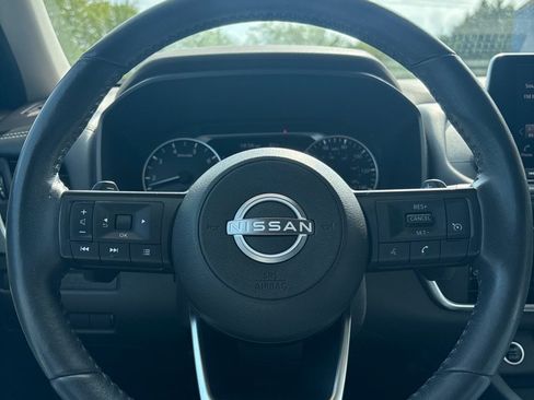 Used 2022 Nissan Rogue S FWD image 16