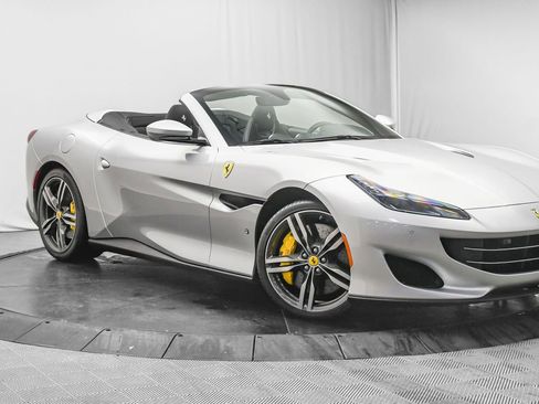 Used 2019 Ferrari Portofino image 2