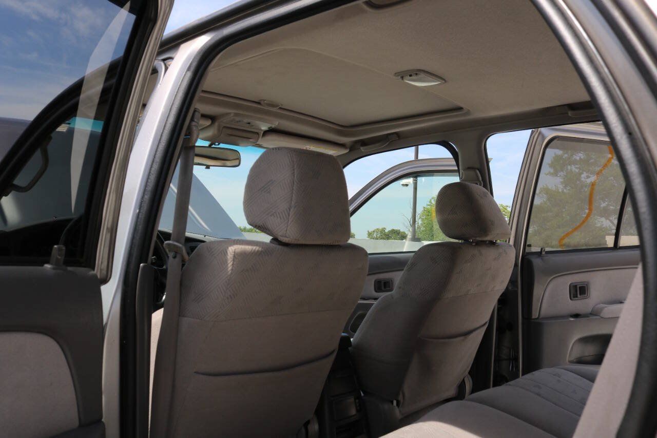 Used 2002 Toyota 4Runner SR5 AWD/4WD image 94