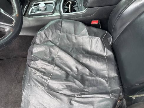 Used 2015 Chrysler 300 Limited RWD image 17