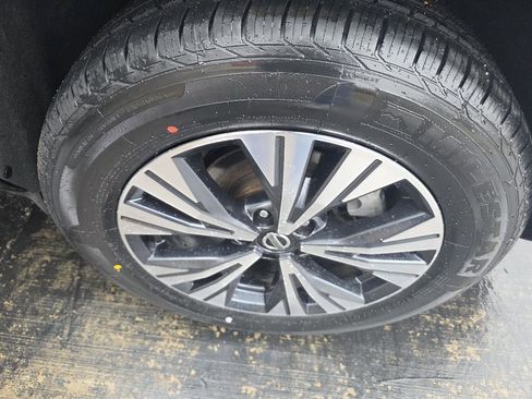 Used 2021 Nissan Rogue SV image 18